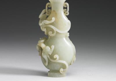 图片[2]-Jade gourd-shaped vase with chi-dragon pattern in relief, Ming to Qing dynasty (1368-1644)-China Archive